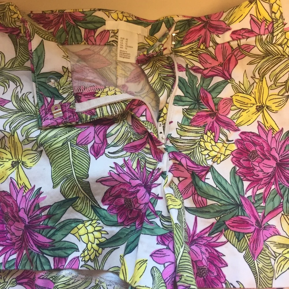 H&M Flower Shorts Womens Size 12 - Picture 5 of 5